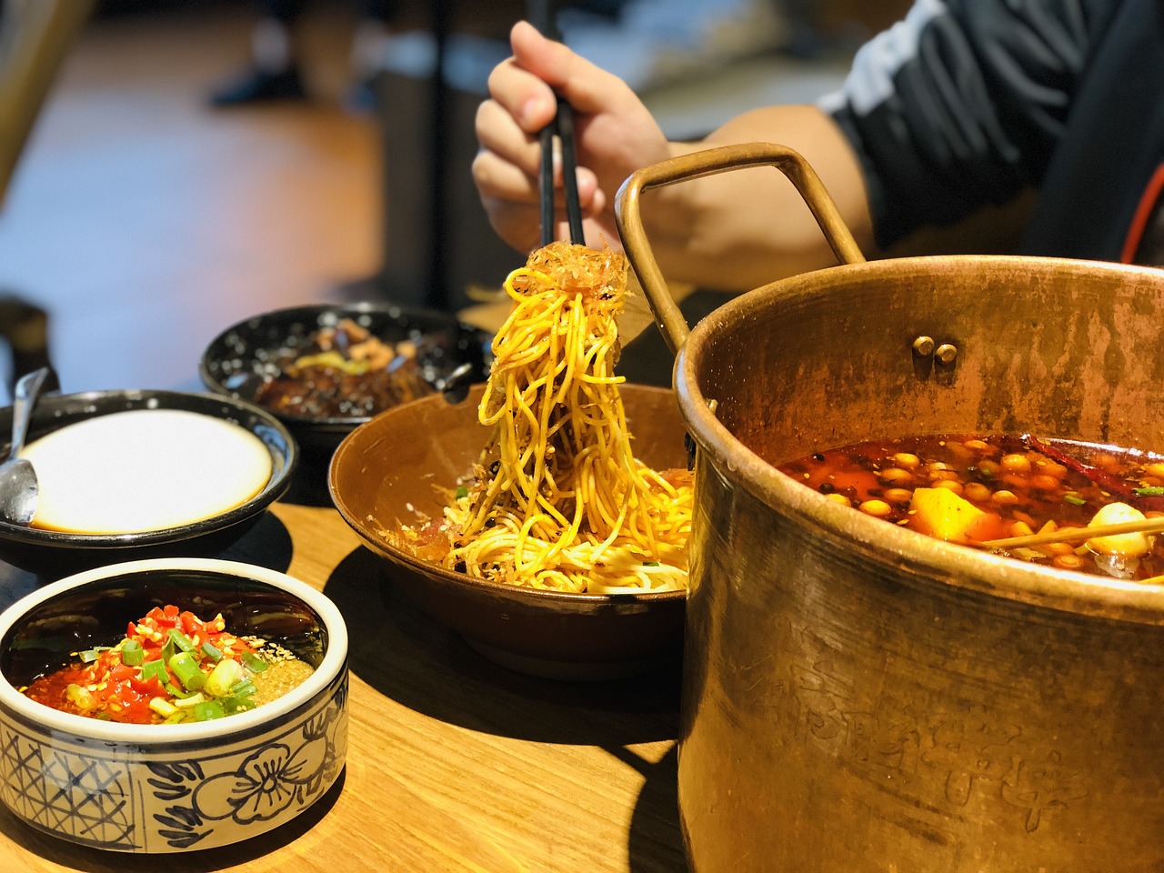 揭秘四川美食背后，走进专业川菜培训学校，带你领略麻辣江湖的技艺传承